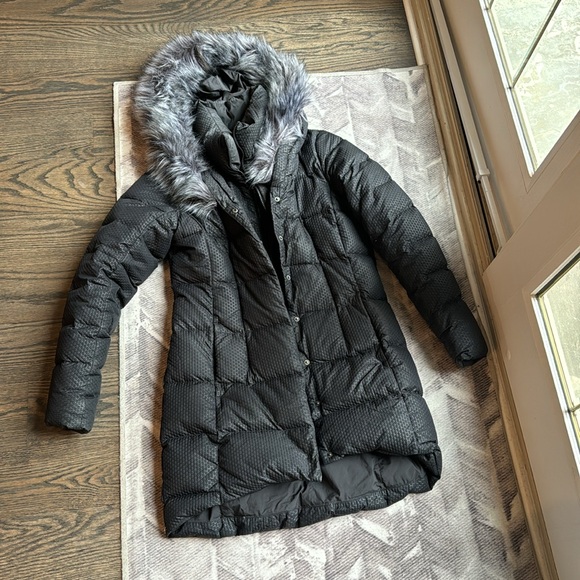 The north face size small puffer coat with fur hood. Excellent condition. - Picture 4 of 10